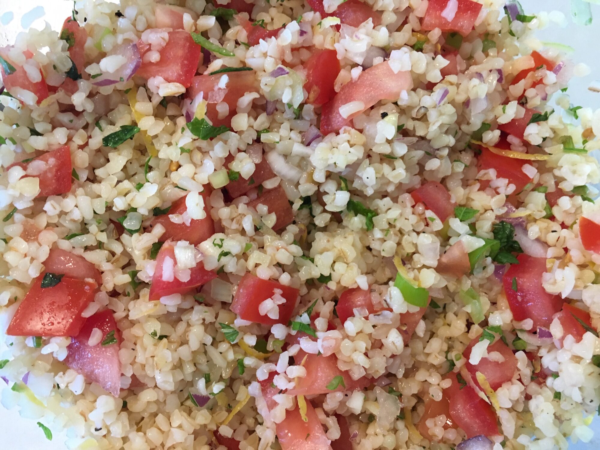 Vegetar ret med bulgur og grønsager. Serveres kold.